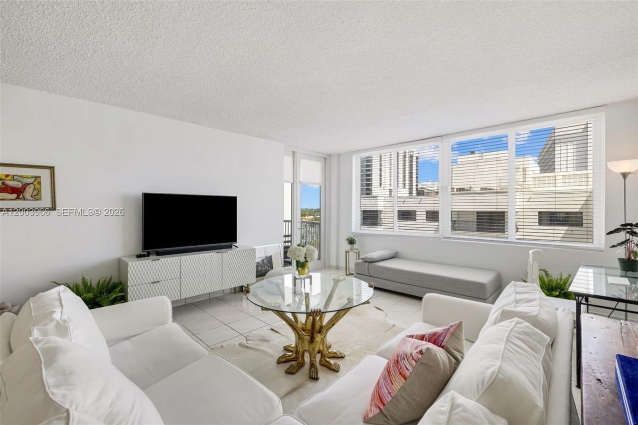 5401 Collins Ave , Unit 611, Miami Beach, FL 33140 Photo