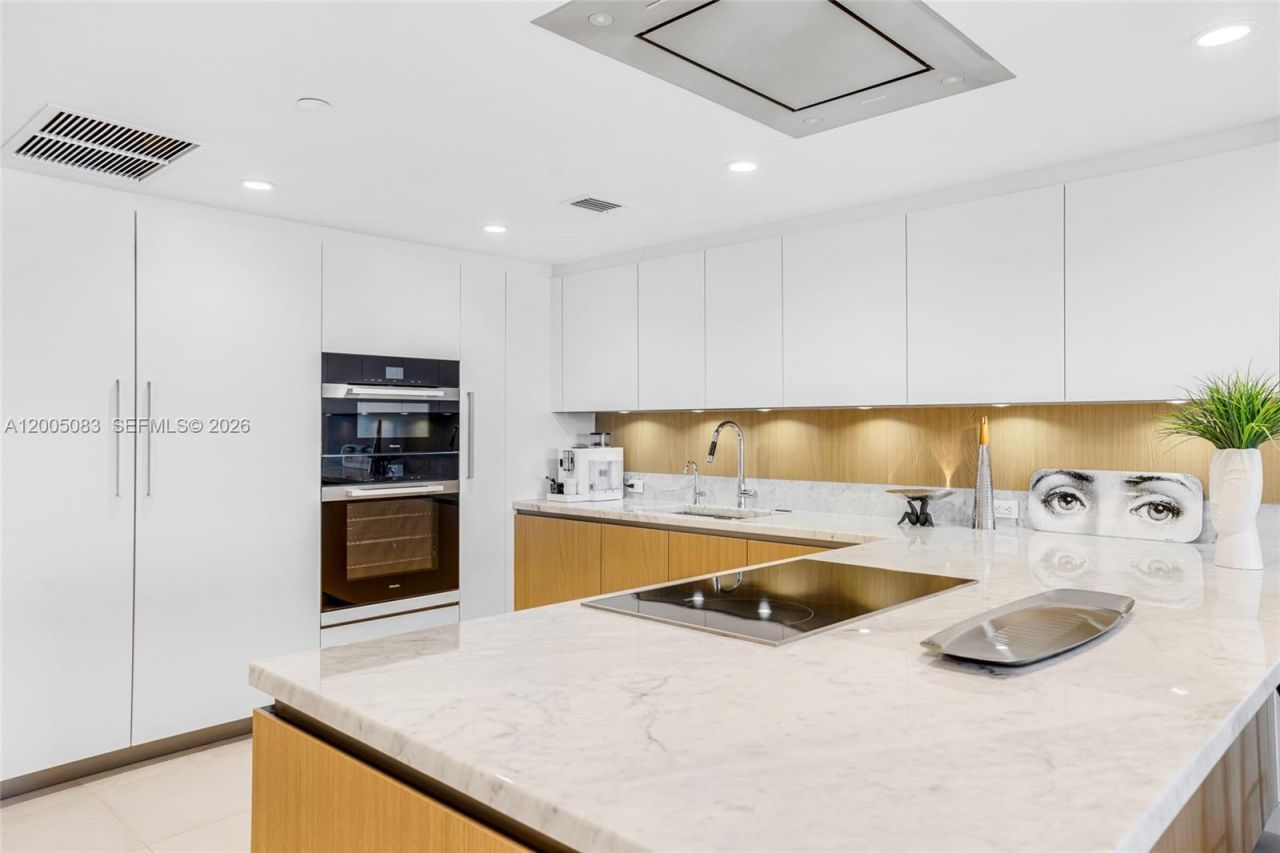 1135 103rd St , Unit 504, Bay Harbor Islands, FL 33154 Photo