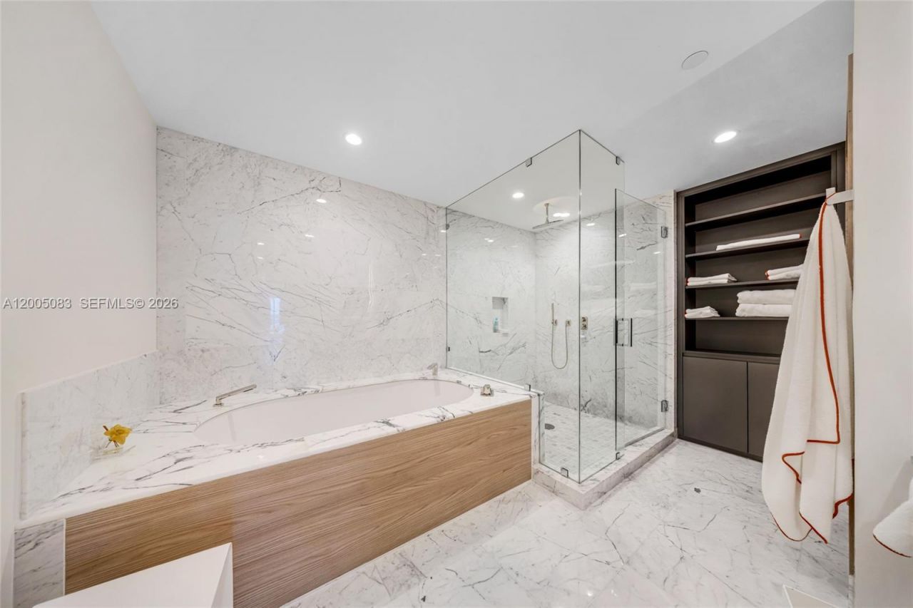 1135 103rd St , Unit 504, Bay Harbor Islands, FL 33154 Photo