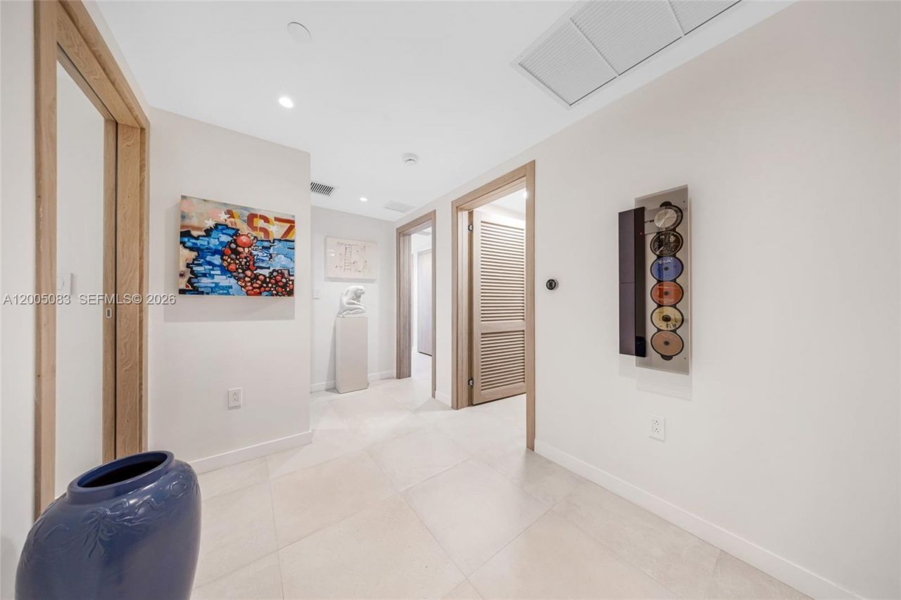 1135 103rd St , Unit 504, Bay Harbor Islands, FL 33154 Photo