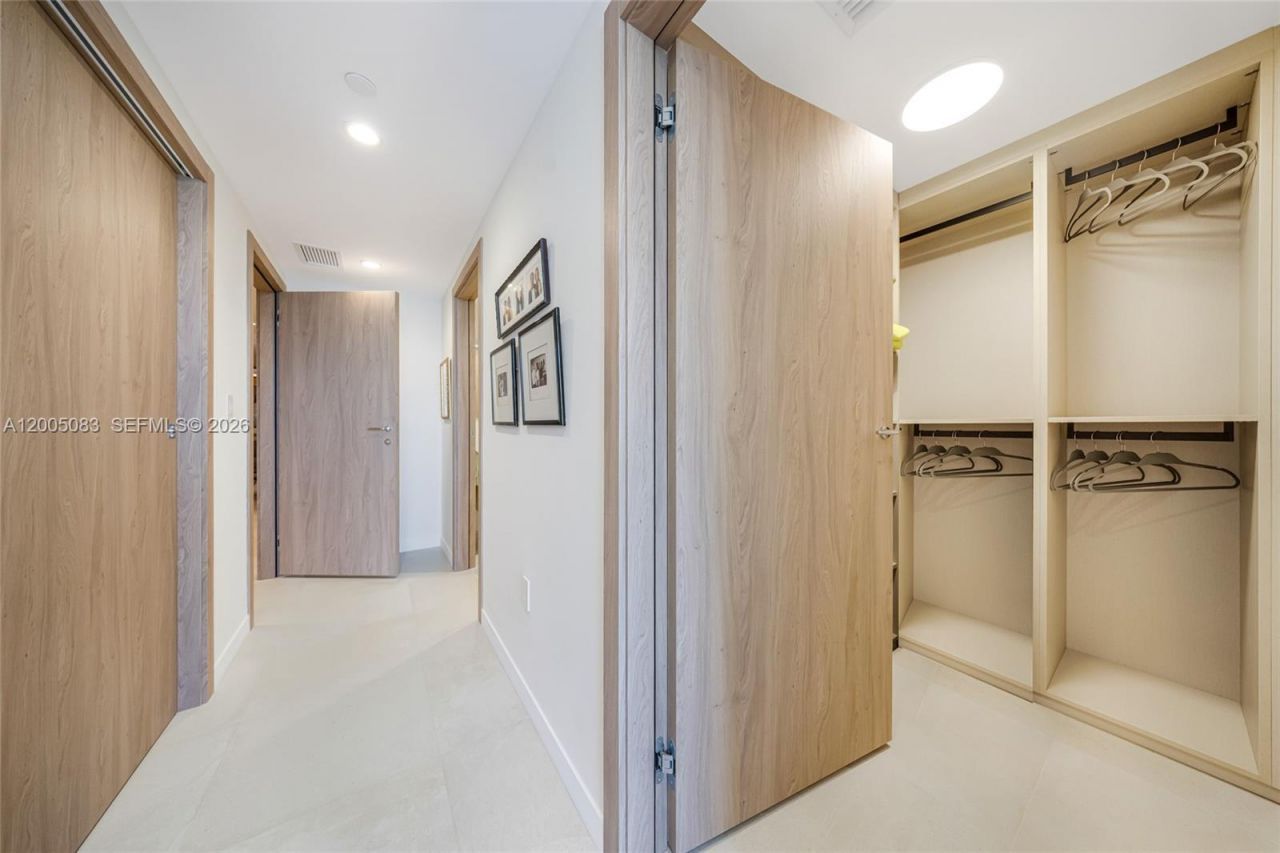 1135 103rd St , Unit 504, Bay Harbor Islands, FL 33154 Photo