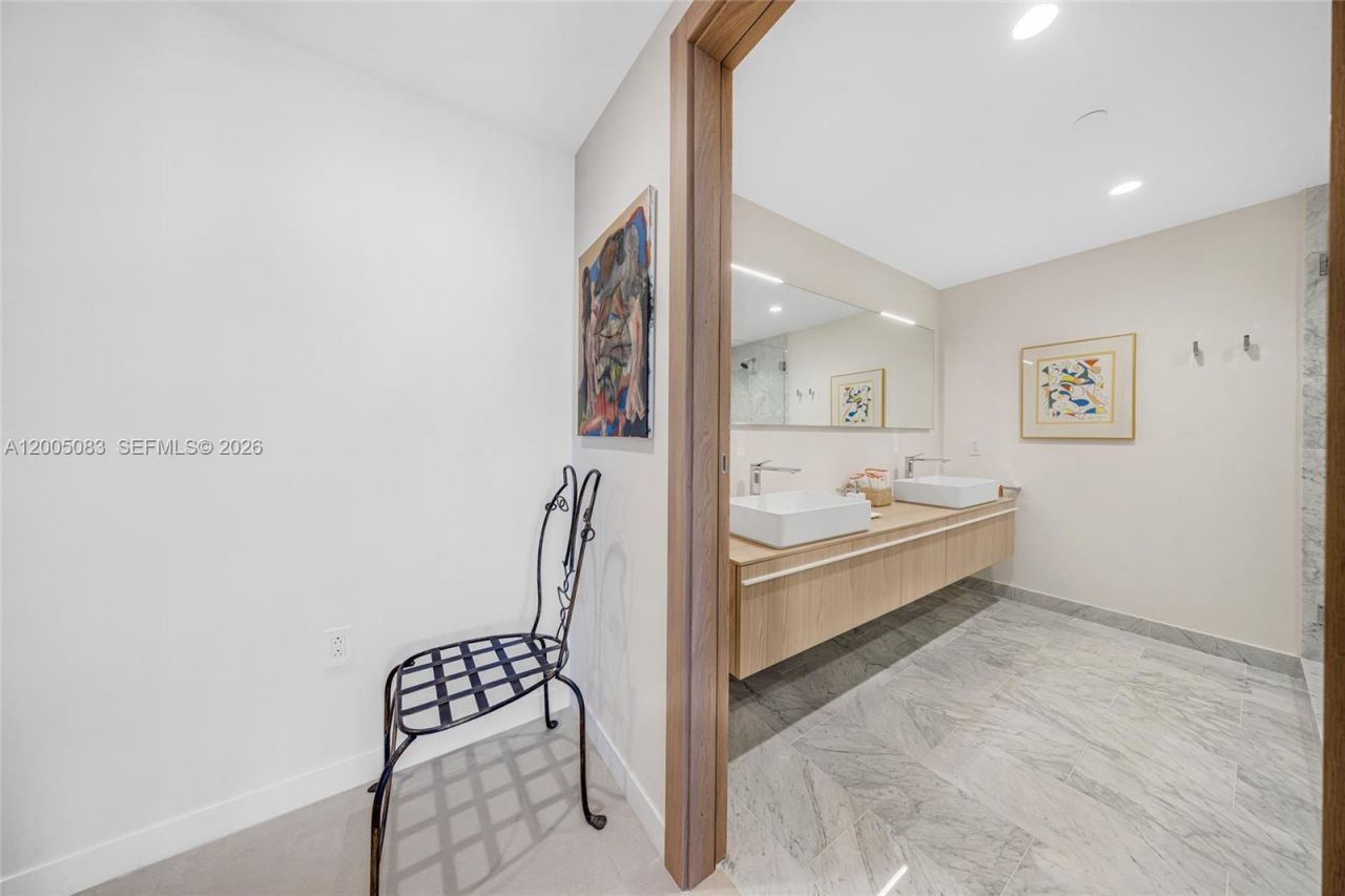 1135 103rd St , Unit 504, Bay Harbor Islands, FL 33154 Photo