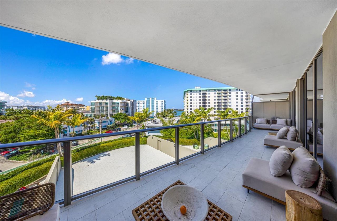 1135 103rd St , Unit 504, Bay Harbor Islands, FL 33154 Photo