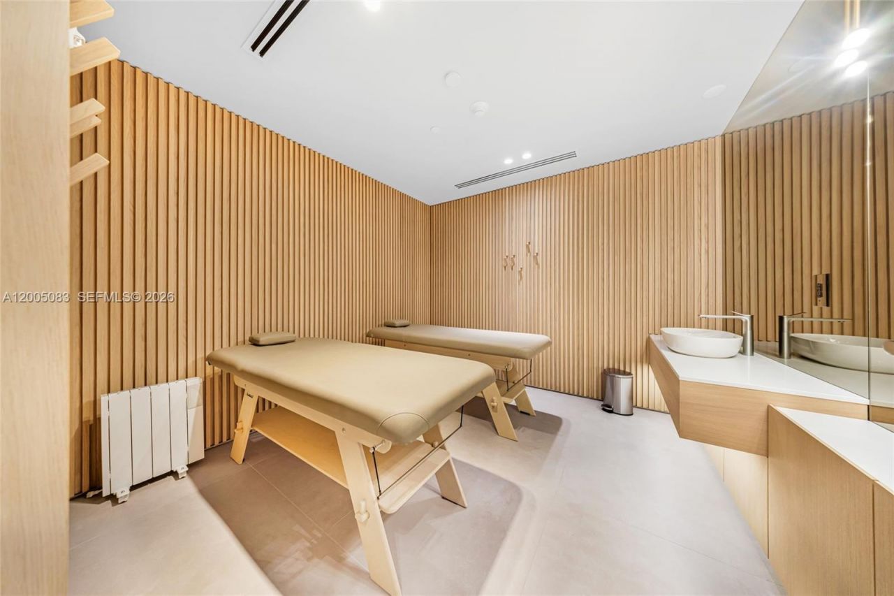 1135 103rd St , Unit 504, Bay Harbor Islands, FL 33154 Photo