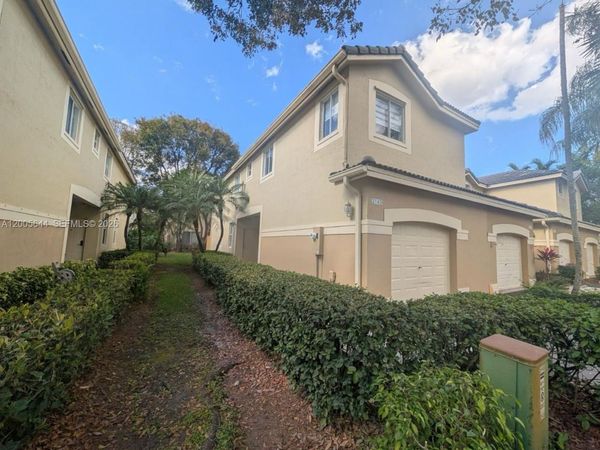 2143 Hacienda Ter , Weston, FL 33327