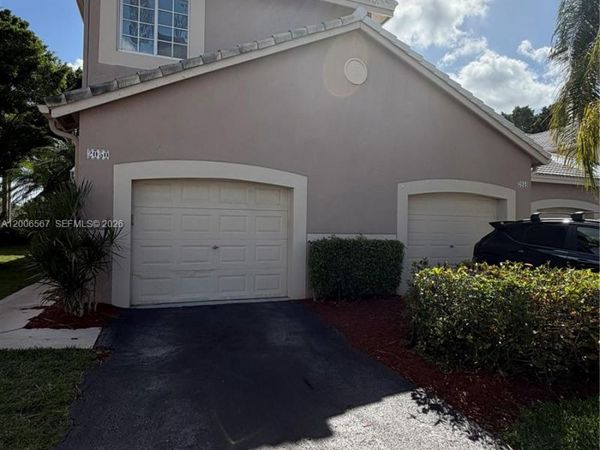 2050 Madeira Dr , Weston, FL 33327