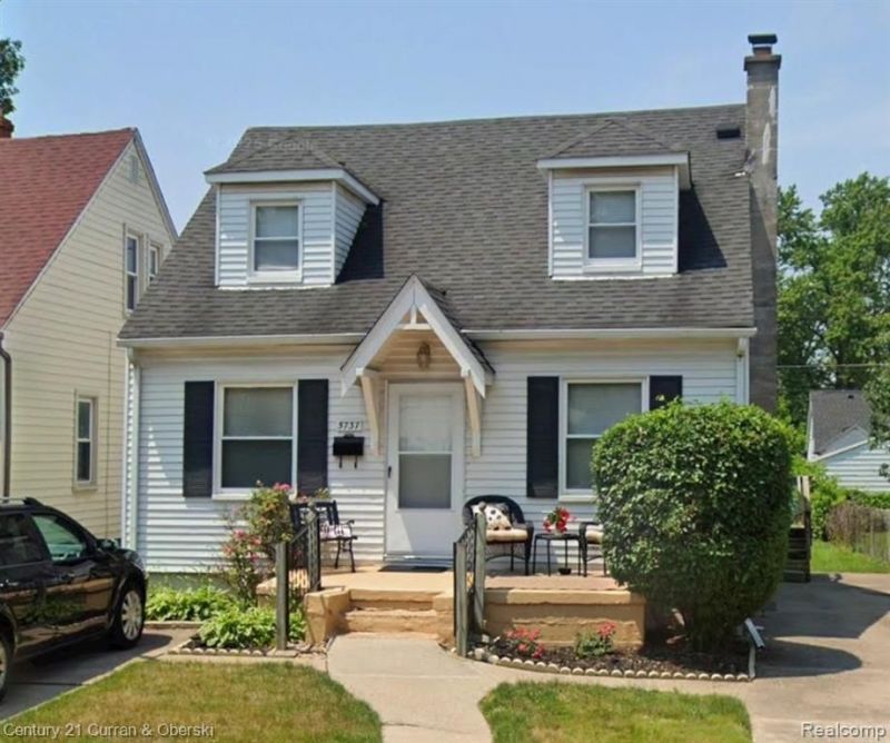 5737 N Vernon Street, Dearborn Heights, MI 48127 Main Photo