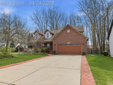 54638 Beacon Cove Circle, New Baltimore, MI 48047