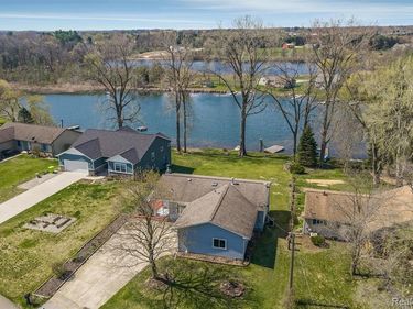 2343 Huff Place, Highland Twp, MI 48356