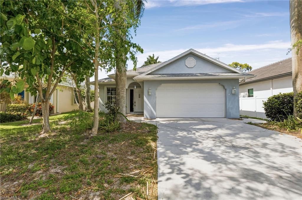 657 109th Ave N, Naples, FL 34108 Main Photo