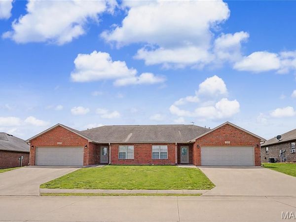 387/389 W Deerwood Drive, Jackson, MO 63755