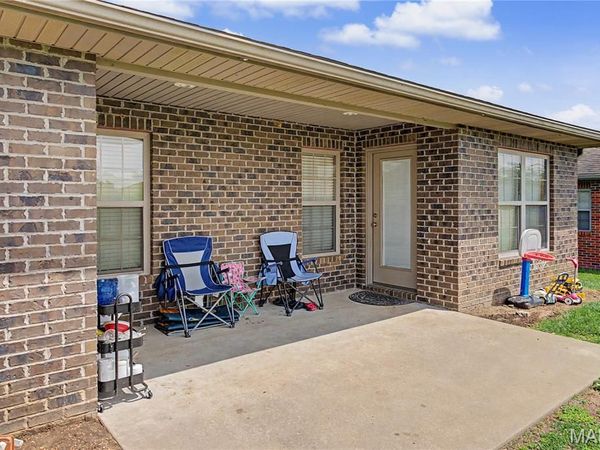 429/431 W Deerwood Drive , Jackson, MO 63755