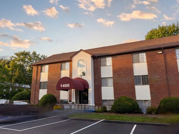 1400 Skyline Dr, Unit 3, Lowell, MA 01854