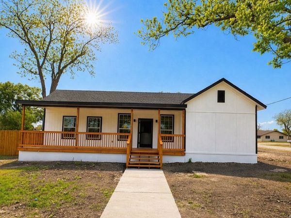 312 N Lavernia, Marion, TX 78124