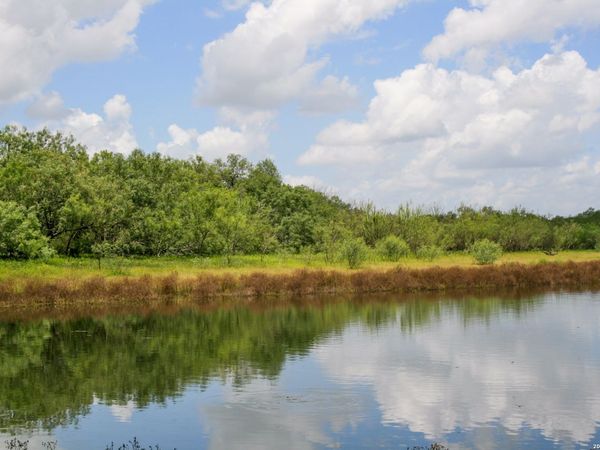 1277 County Road 138, Floresville, TX 78114