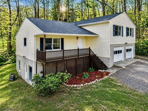 10 Glenn Ave, Glen Gardner, NJ 08826