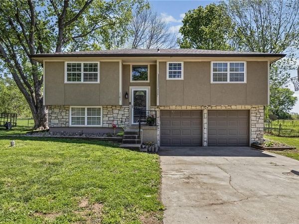 1101 S Doyle Street, Louisburg, KS 66053