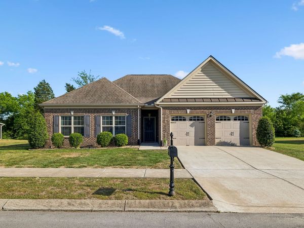 1446 Woodside Dr, Lebanon, TN 37087