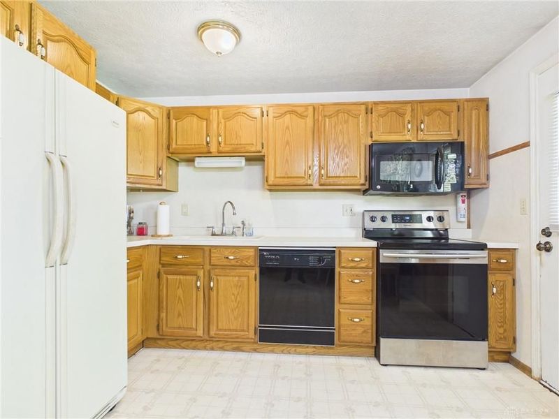 6605 Highbury Road, Huber Heights, OH 45424 Photo 5