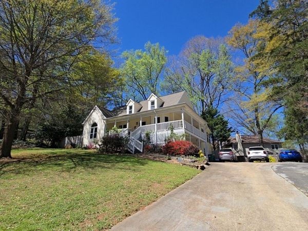 404 Kelly Circle, Woodstock, GA 30188