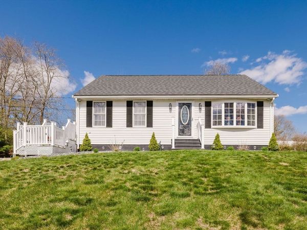 86 Cranesbill Rd, Taunton, MA 02780