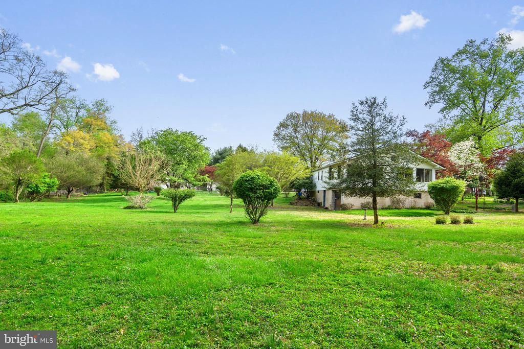105 SPRING AVENUE, HOLLAND, PA 18966