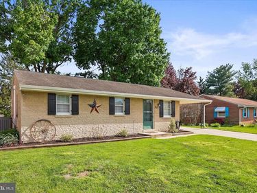 832 HARTMAN AVENUE, HANOVER, PA 17331