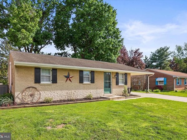 832 HARTMAN AVENUE , HANOVER, PA 17331