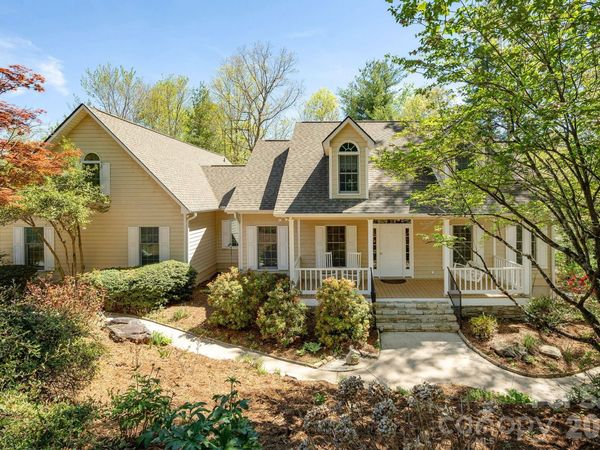 4 BEN HOGAN Drive, Hendersonville, NC 28739