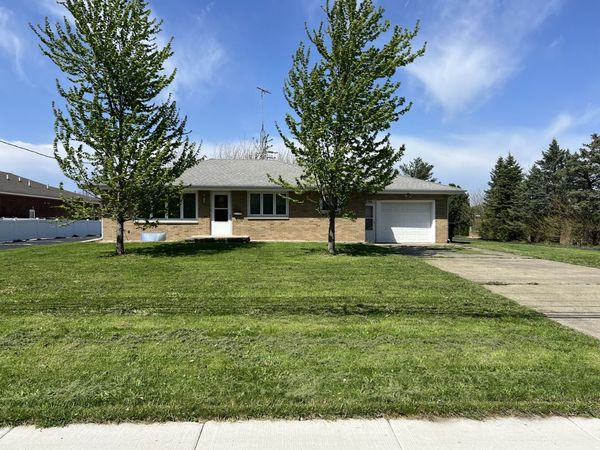 1390 E. Division Street , Diamond, IL 60416