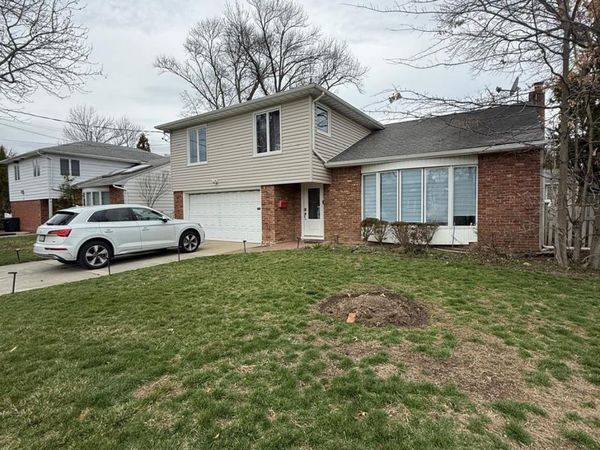 23 Geoffrey Lane , Hewlett, NY 11557