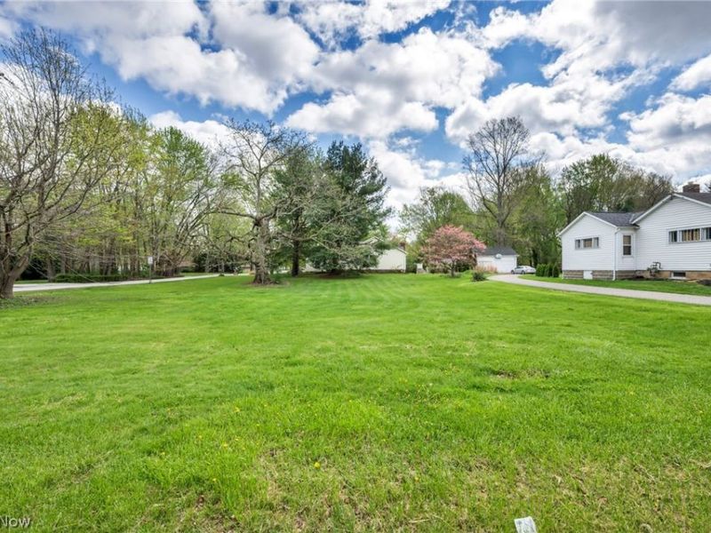 8750 Evergreen Drive , Mentor, OH 44060 Photo 7