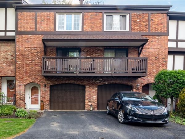 429 Allenberry Dr, Pittsburgh, PA 15237