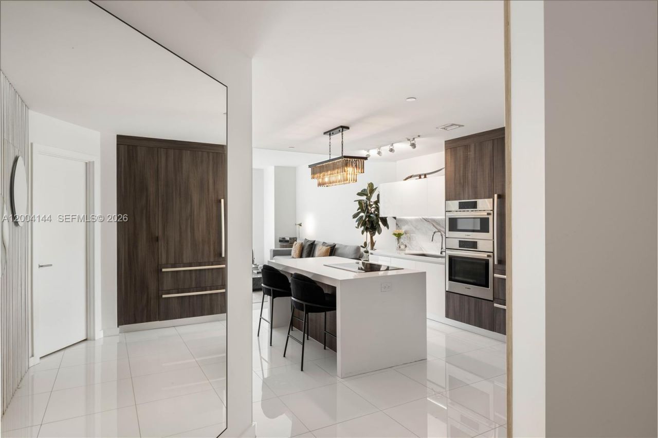 851 NE 1st Ave , Unit 4405, Miami, FL 33132 Photo
