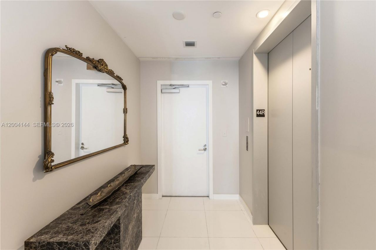 851 NE 1st Ave , Unit 4405, Miami, FL 33132 Photo
