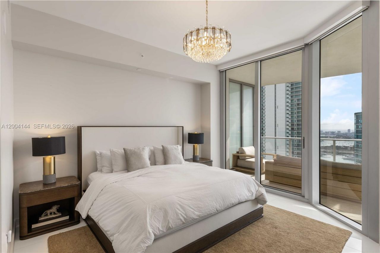 851 NE 1st Ave , Unit 4405, Miami, FL 33132 Photo