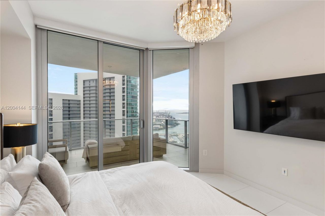 851 NE 1st Ave , Unit 4405, Miami, FL 33132 Photo