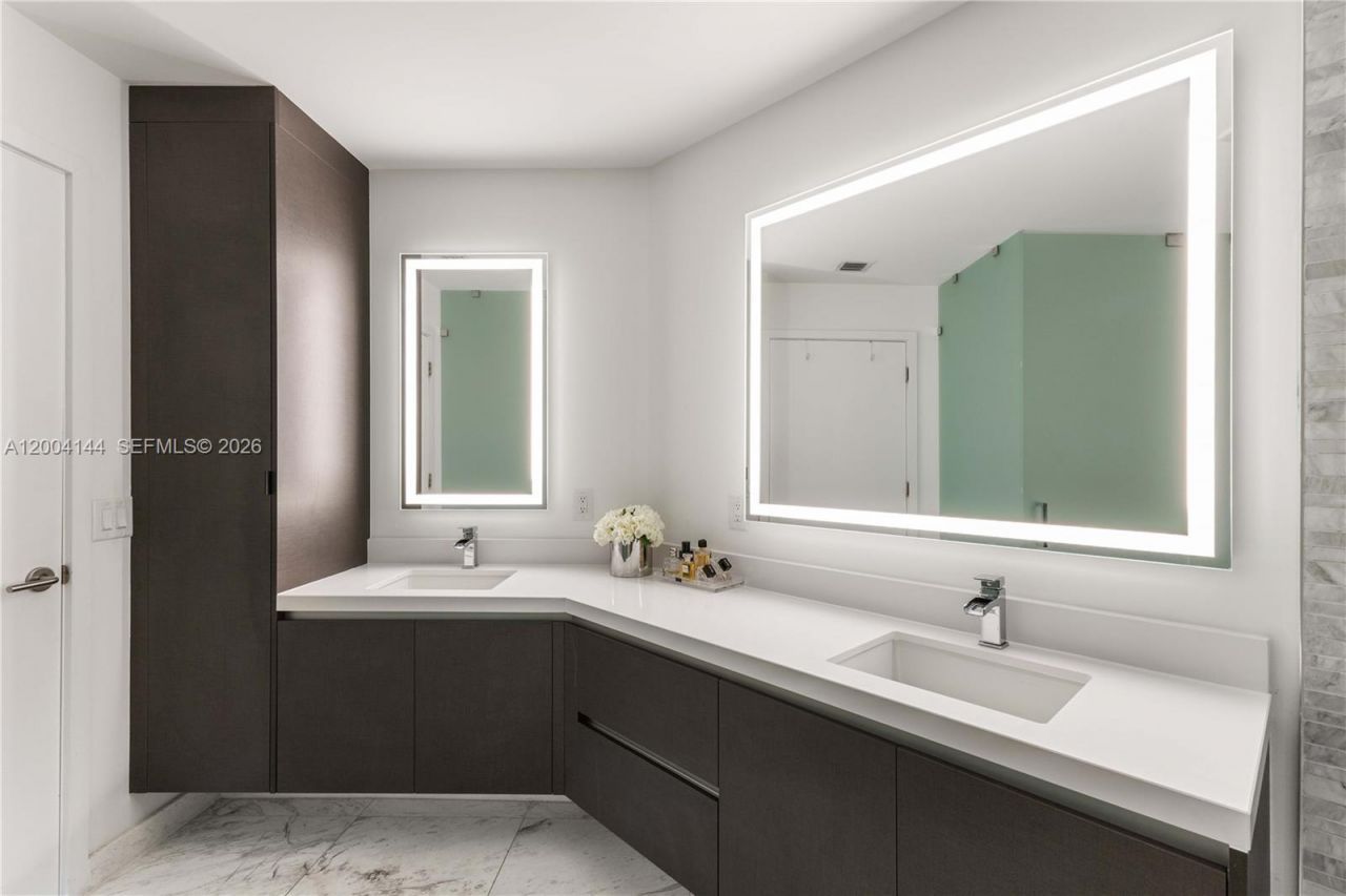 851 NE 1st Ave , Unit 4405, Miami, FL 33132 Photo