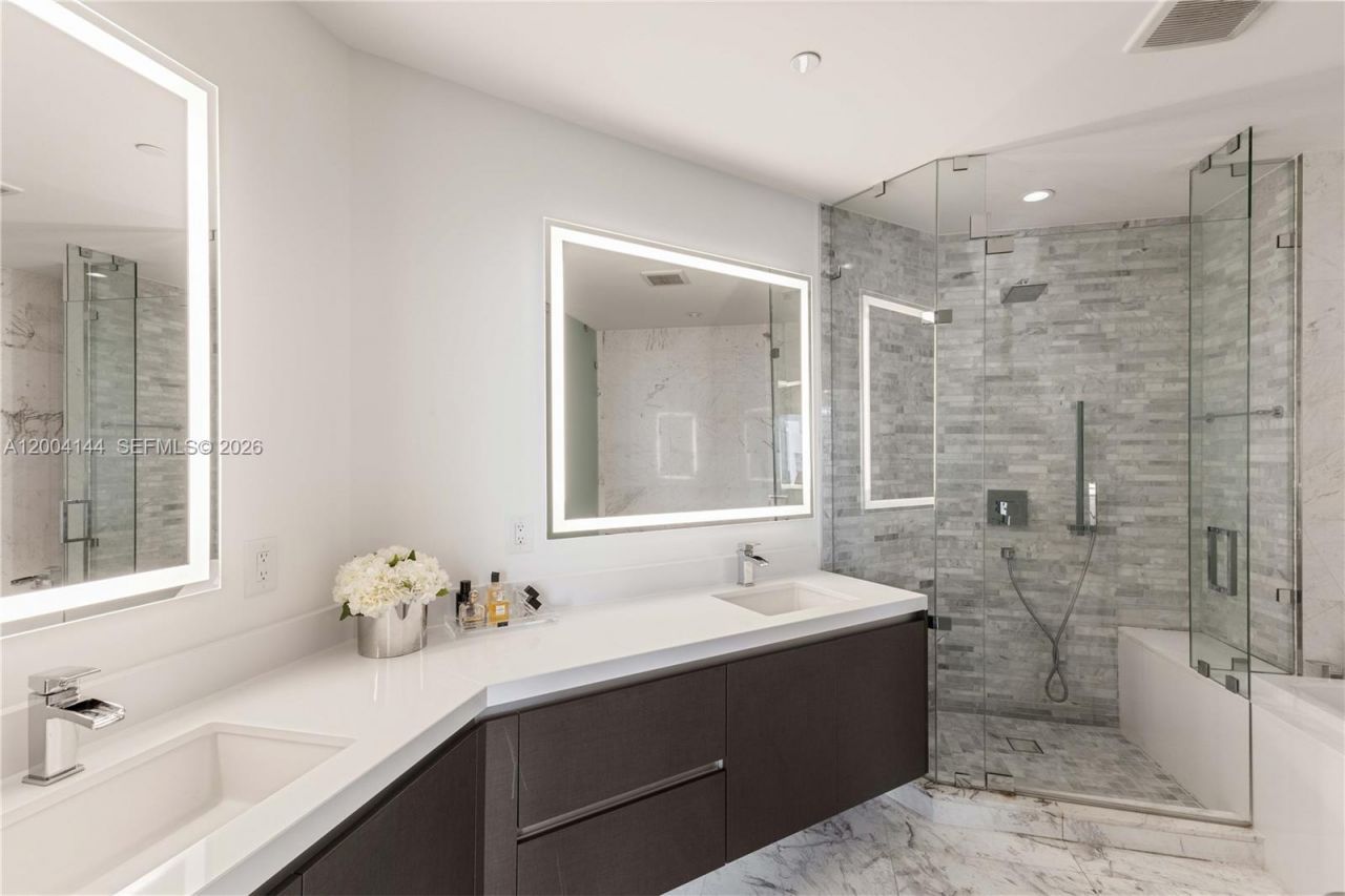 851 NE 1st Ave , Unit 4405, Miami, FL 33132 Photo