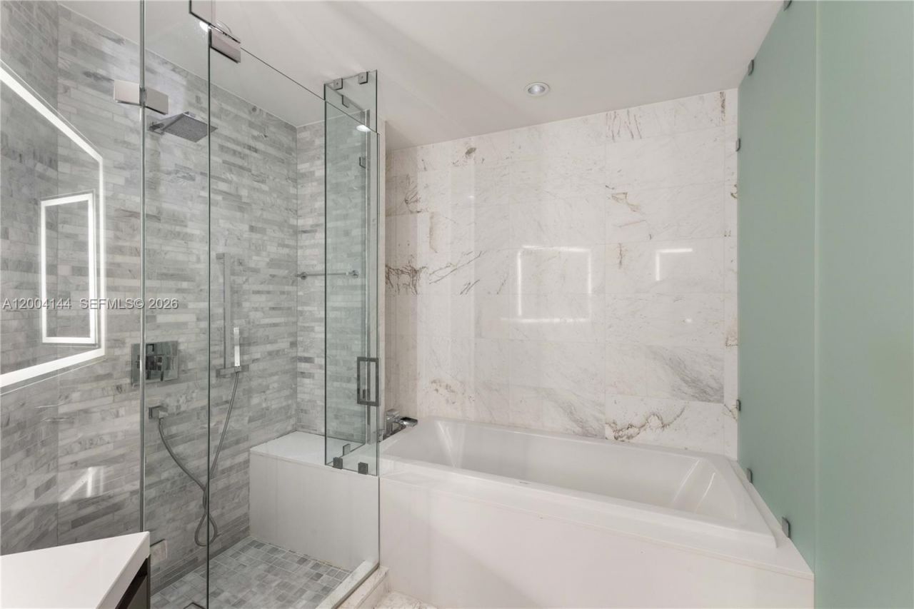 851 NE 1st Ave , Unit 4405, Miami, FL 33132 Photo