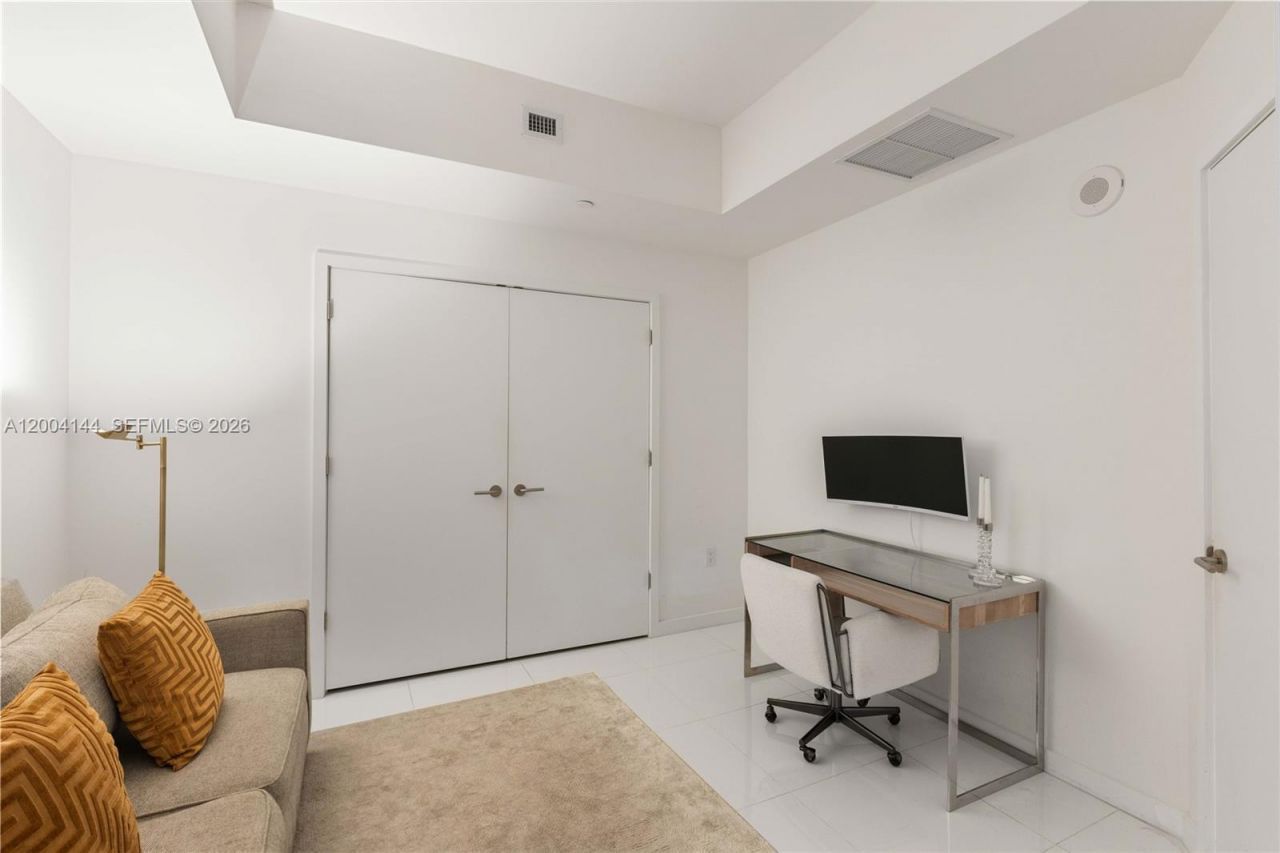 851 NE 1st Ave , Unit 4405, Miami, FL 33132 Photo