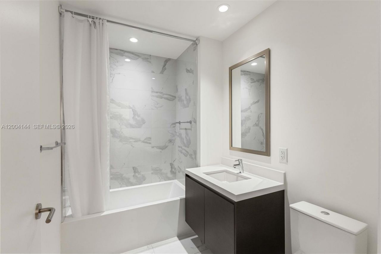 851 NE 1st Ave , Unit 4405, Miami, FL 33132 Photo