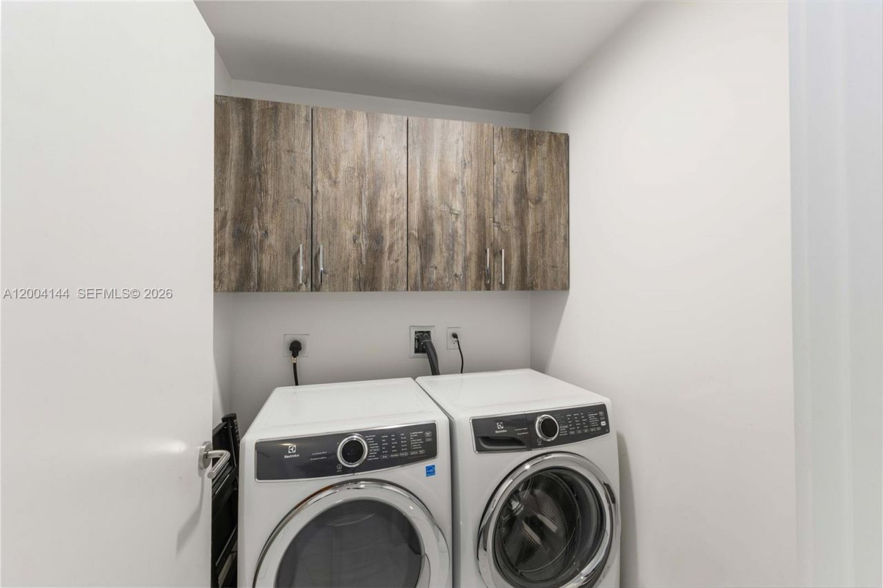 851 NE 1st Ave , Unit 4405, Miami, FL 33132 Photo