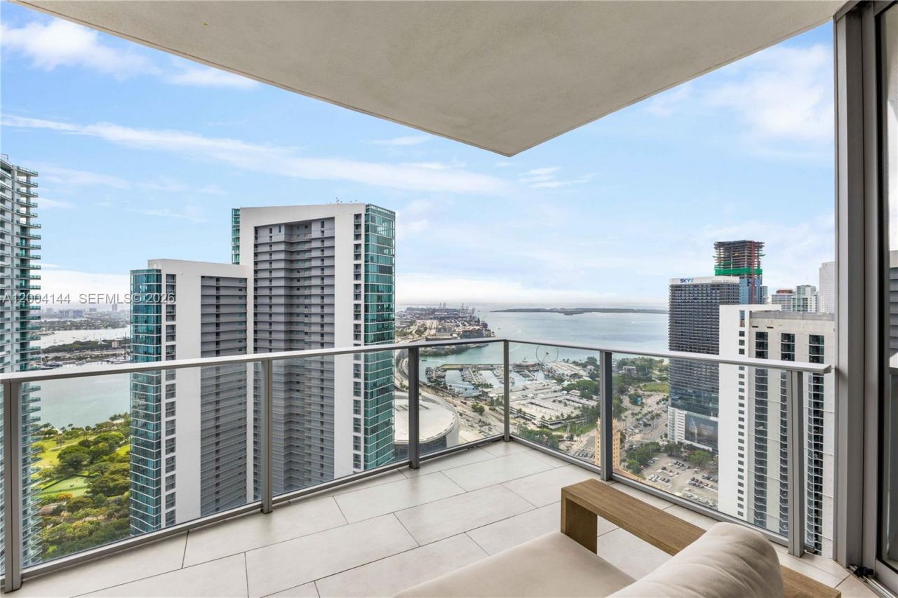 851 NE 1st Ave , Unit 4405, Miami, FL 33132 Photo
