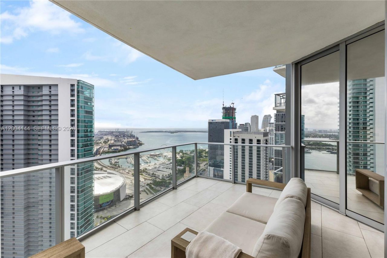 851 NE 1st Ave , Unit 4405, Miami, FL 33132 Photo