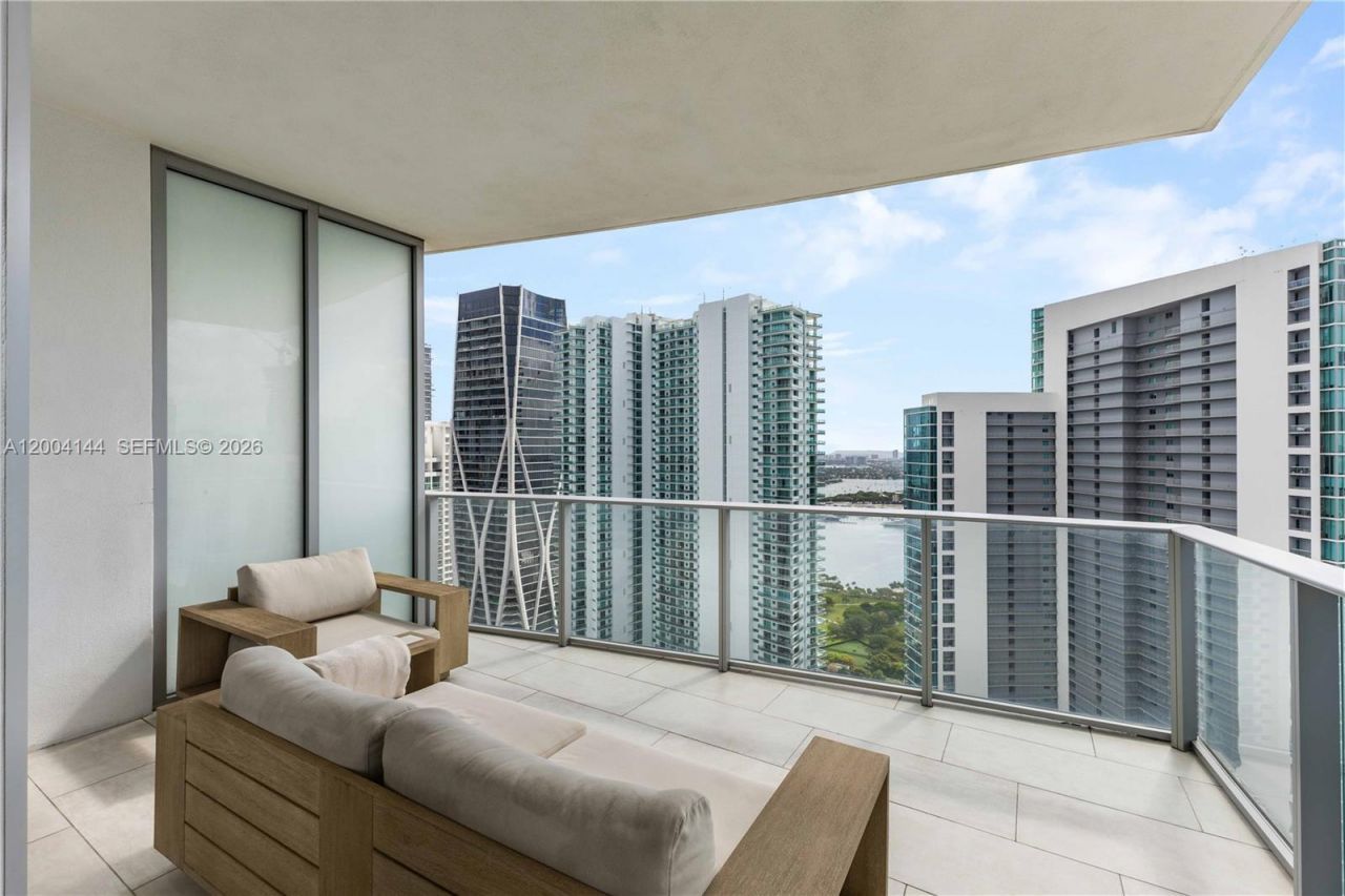 851 NE 1st Ave , Unit 4405, Miami, FL 33132 Photo