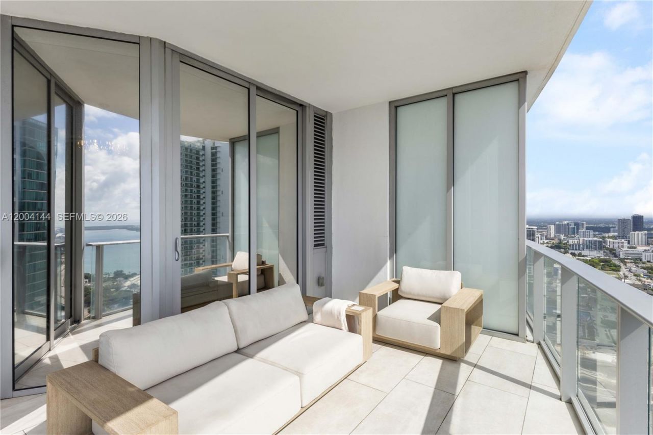 851 NE 1st Ave , Unit 4405, Miami, FL 33132 Photo