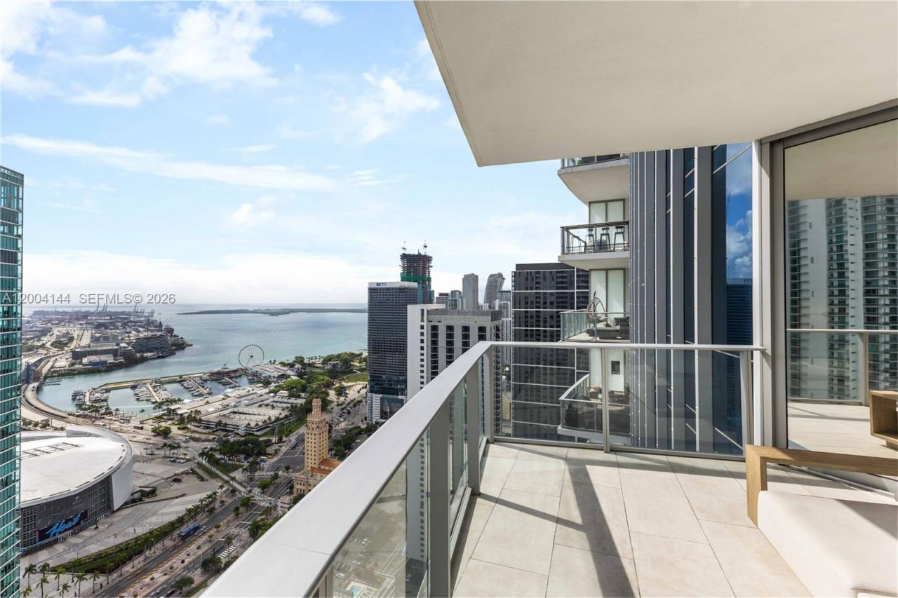 851 NE 1st Ave , Unit 4405, Miami, FL 33132 Photo