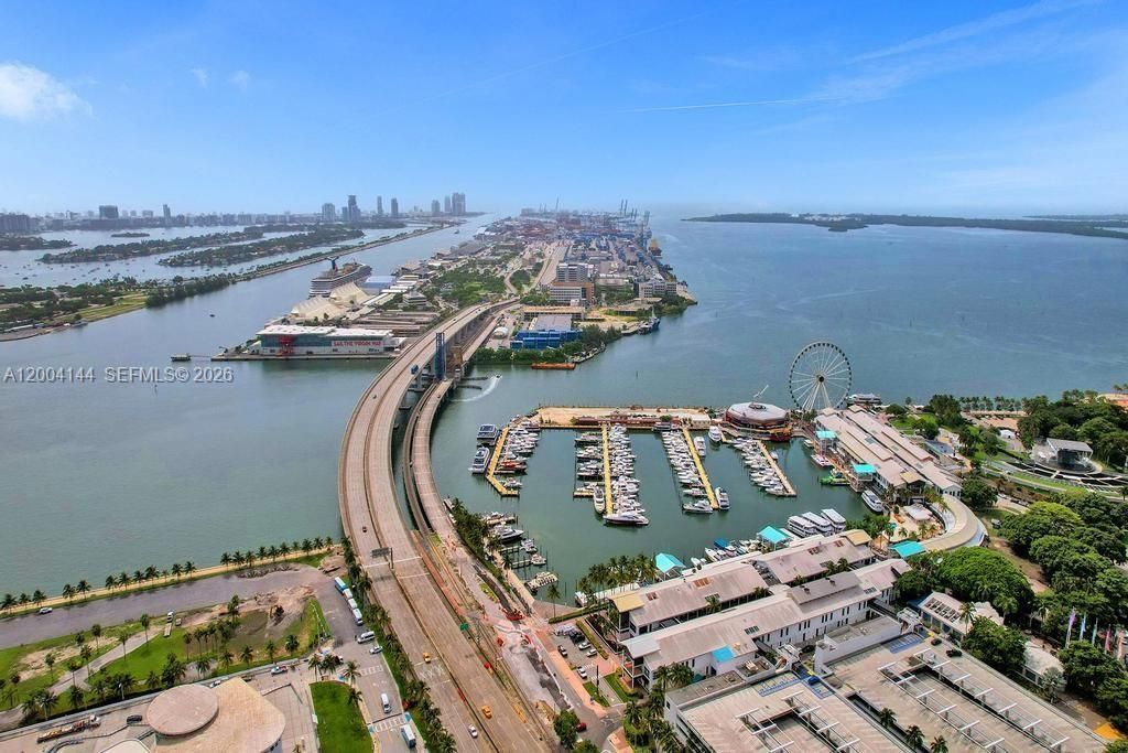 851 NE 1st Ave , Unit 4405, Miami, FL 33132 Photo