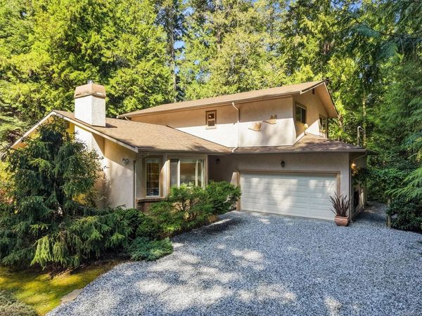 11340 Hedgerow Dr, North Saanich, BC V8L 5S3